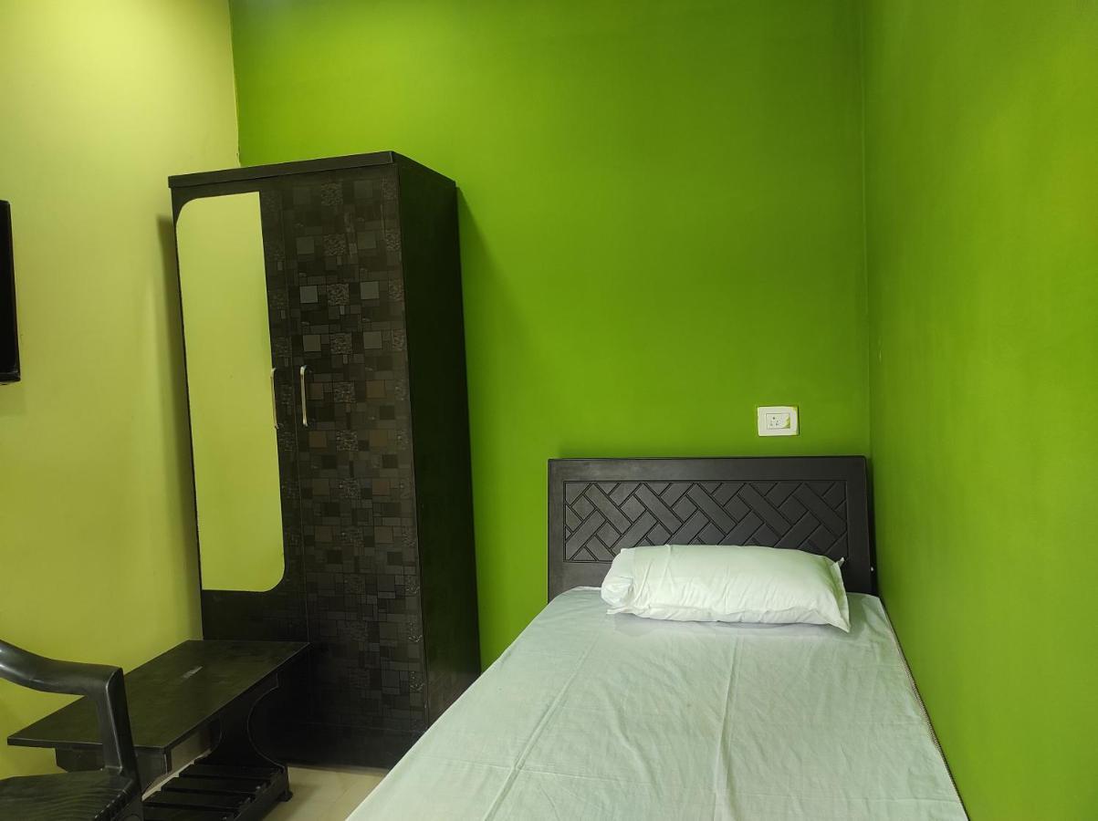 Hotel Sk Lodge Near Guwahati Airport מראה חיצוני תמונה